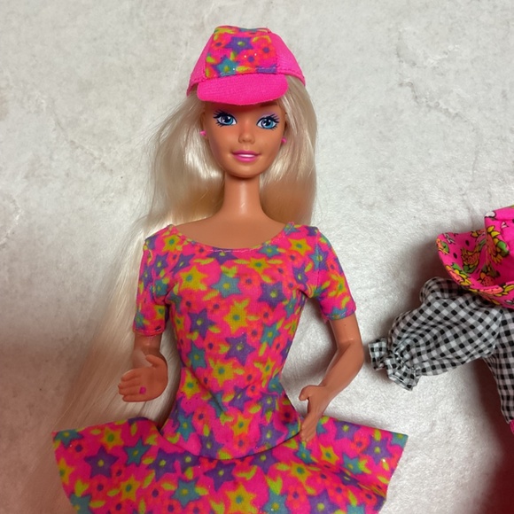 Vintage Barbie 90s Glitter Beach Caboodle Sunflower Barbie Doll - Picture 2 of 10